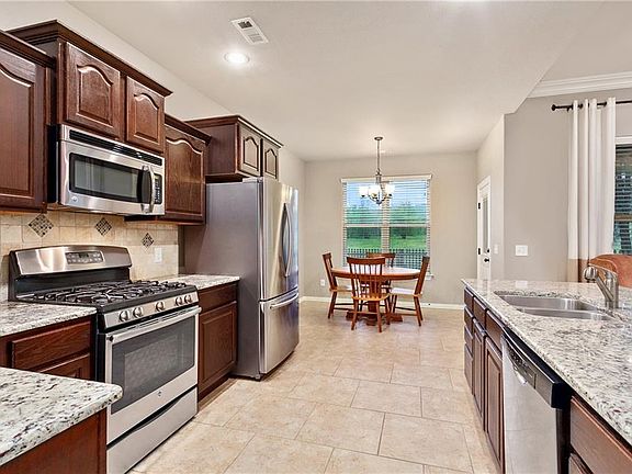 4th image of 4383 E Oakmont Dr