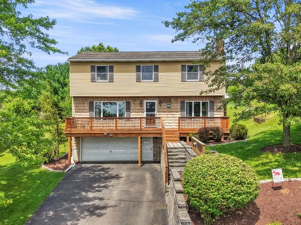 1146 Talan Dr, Endicott, NY 13760