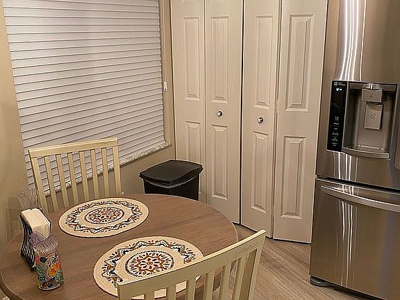 Kitchen Dining Area