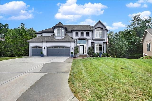 1st image of 1425 NE Kenwood Cir