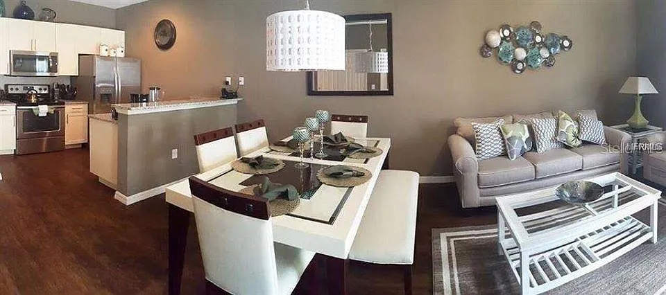 3 bed, 2.0 bath, 1300 sqft, $1,900 — Photo 3