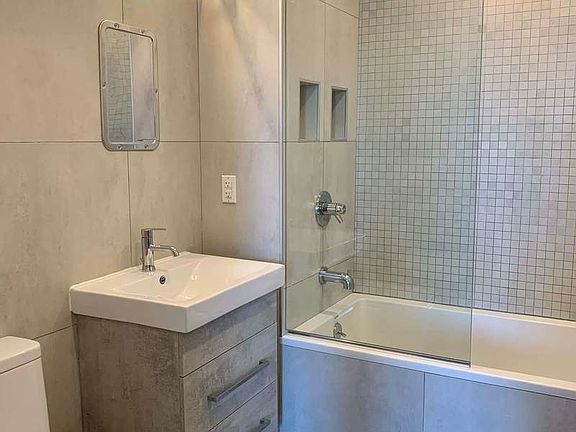 5th image of 418 Tompkins Ave #4E
