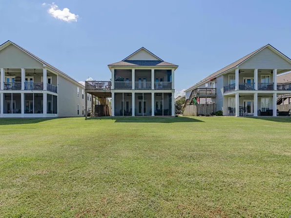 11182 River Highlands Dr #4A, Saint Amant, LA 70774