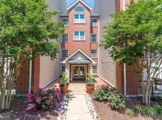3307 Wyndham Cir APT 2169, Alexandria, VA 22302