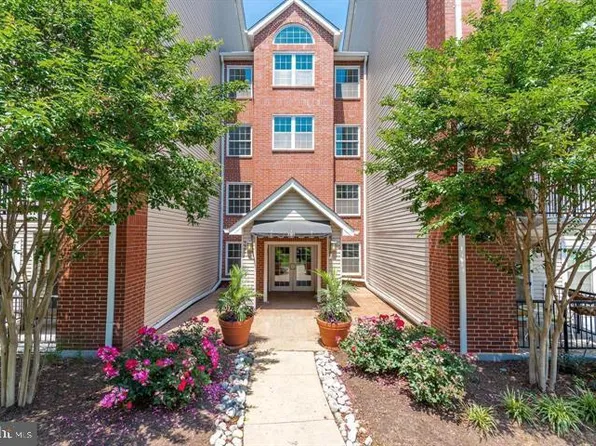 3307 Wyndham Cir APT 2169, Alexandria, VA 22302