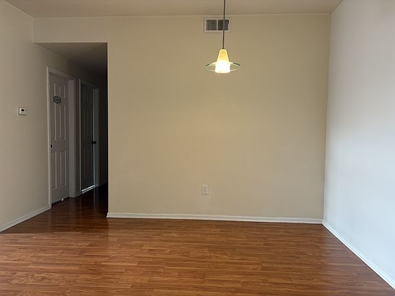 dinning area next to Kitchen