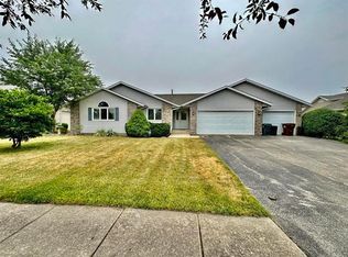 902 Stephanie Ln, Winnebago, IL 61088