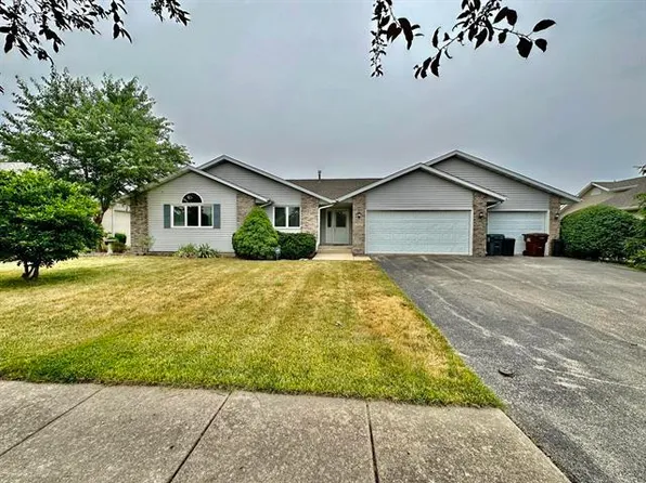902 Stephanie Ln, Winnebago, IL 61088