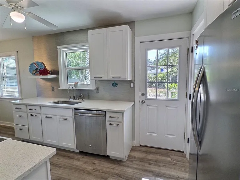 1431 Paloma Ln — Photo 6