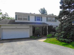9099 Forest Dr, Hickory Hills, IL