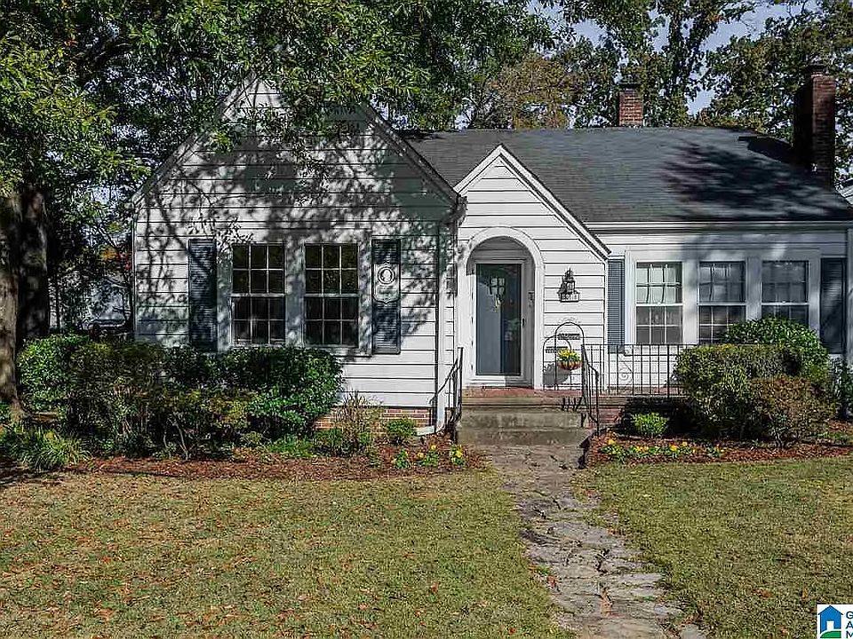 2nd image of 918 College Ave