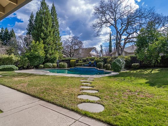3rd image of 9753 Weddington Cir