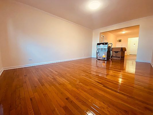 3rd image of 35-05 Parsons Blvd #4AA