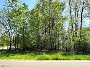 Crestmont Dr, Girard, OH