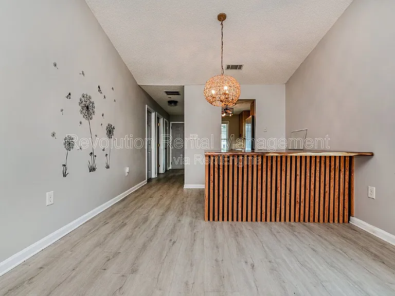 1740 Summerwoods Ln — Photo 5