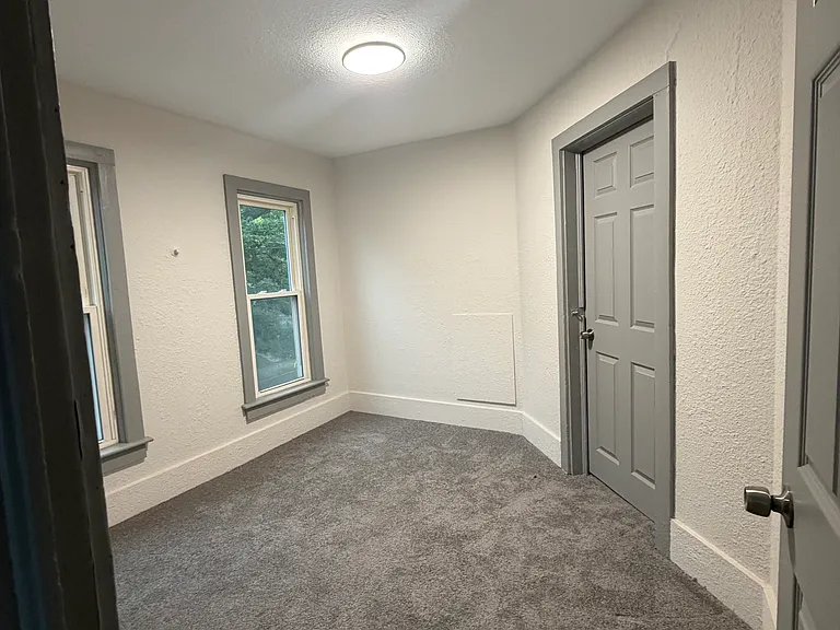 952 Logan St SE — Photo 10