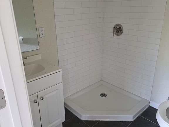 4th image of 1737 W 10th St