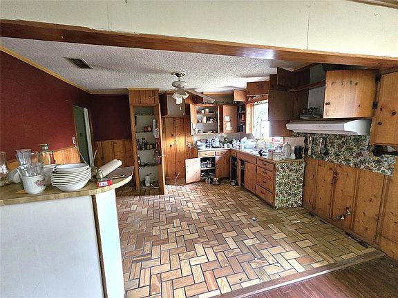 4th image of 216 Westwood Rd