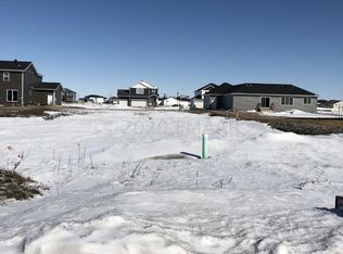 1212 Commander Dr W, West Fargo, ND 58078