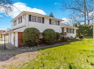 35 Grandview Ave, Edison, NJ 08837
