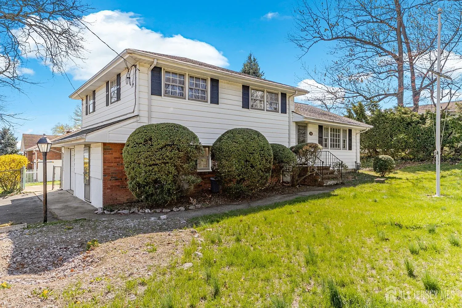 35 Grandview Ave photo 1