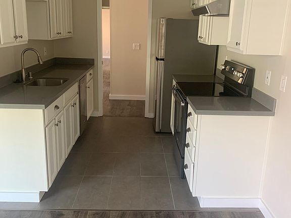 4th image of 557 S Eliseo Dr