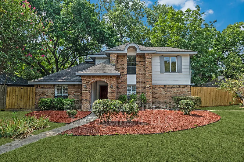 3 bed, 2.5 bath, 1924 sqft, $2,600 — Photo 2