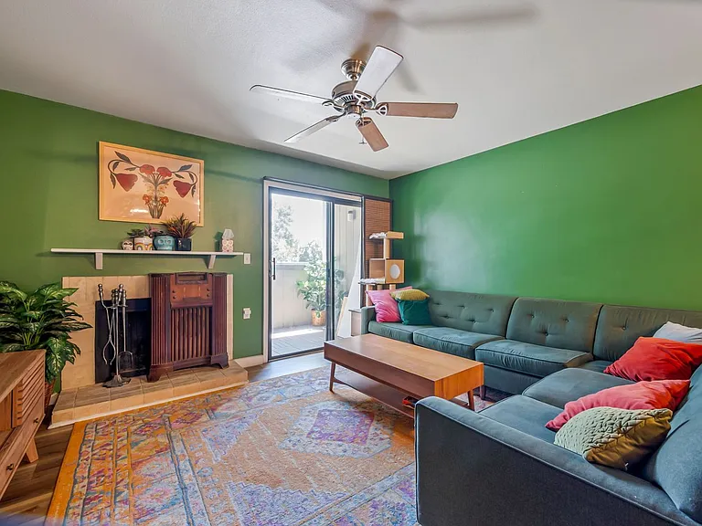 512 E Monroe Dr #D431 — Photo 4