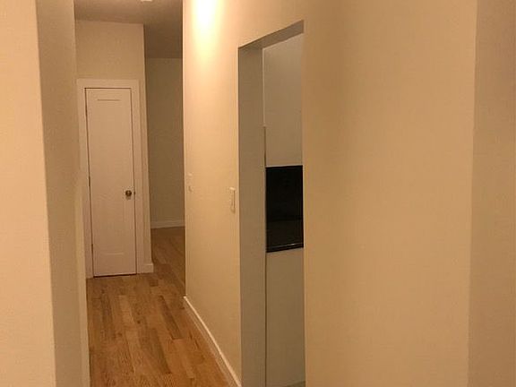 4th image of 3276 32nd St APT 3F