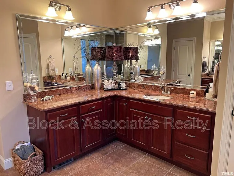 10216 San Remo Pl — Photo 17