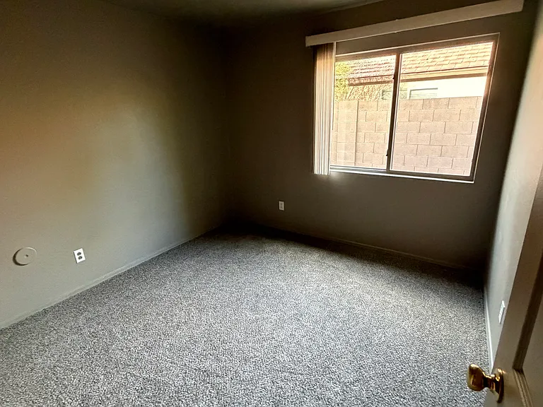 1471 E 12th Pl — Photo 8