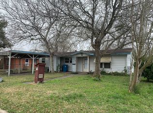 1724 Algee St, Port Lavaca, TX 77979