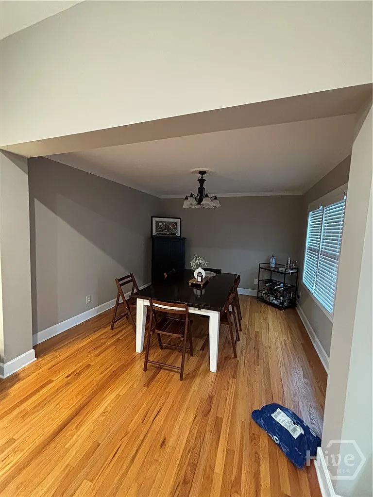 3 bed, 2.5 bath, 2517 sqft, $2,500 — Photo 2