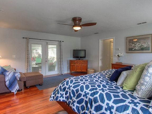 4th image of 2615 Karen Dr
