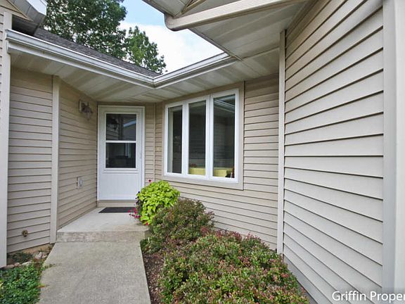 4th image of 2145 Shetland Dr NE