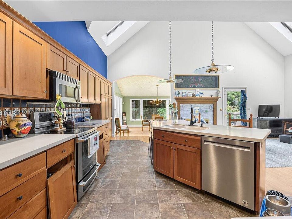 1st image of 7 Lupine Court #7