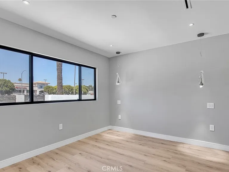 20522 Sherman Way — Photo 28