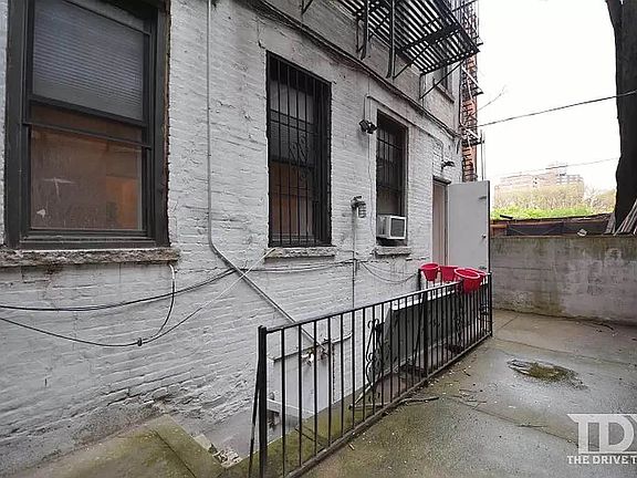 4th image of 188 Orchard St #2
