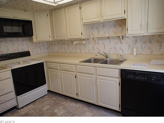 3rd image of 7430 Lake Breeze Dr APT 205