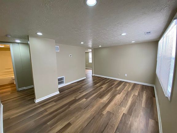 2nd image of 601 Jeff Pl