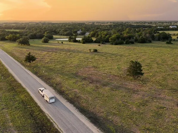 8 Round Top Rd, Round Top, TX 78954