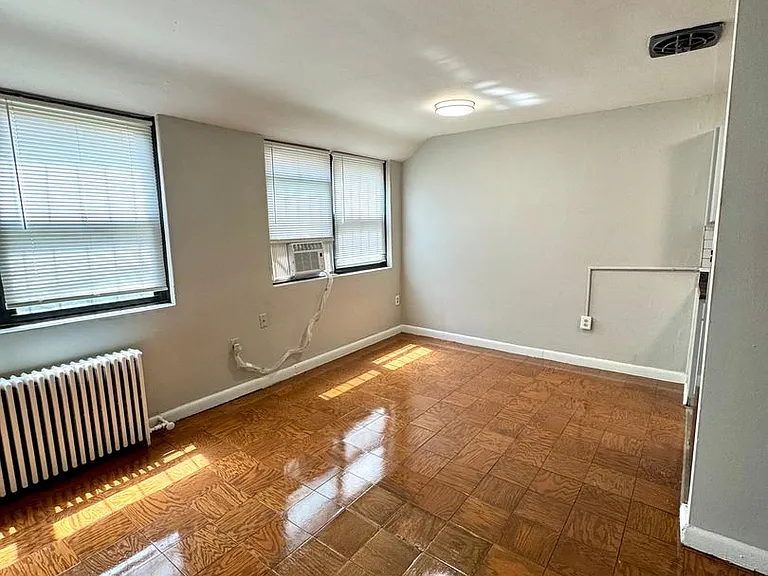 1835 Central Pl NE — Photo 1