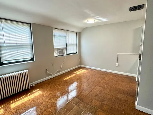 1835 Central Pl Ne, 1835 Central Pl NE APT 4, Washington, DC 20002