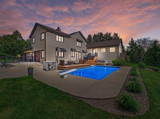 S32W32849 Bethania Ln, Dousman, WI 53118
