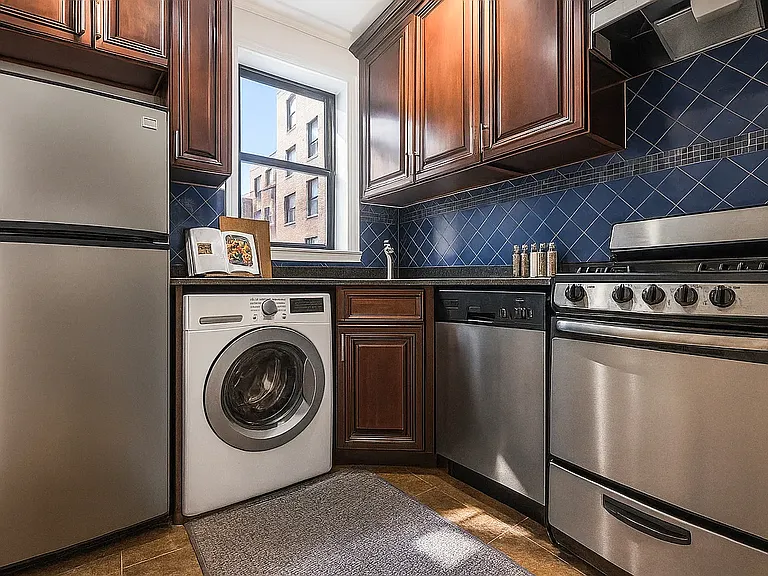 251 W 109th St #4B — Photo 2