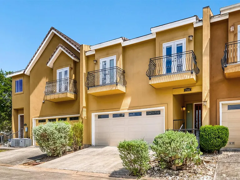 2506 Camden Park — Photo 2