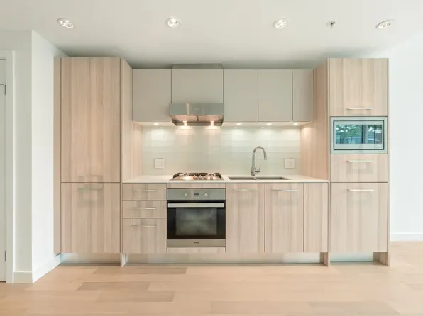 2221 E 30th Ave #3XX, Vancouver, BC V5N 3A1