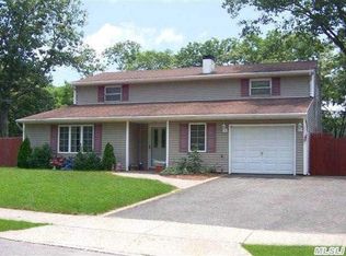 30 Anne Dr, Selden, NY 11784