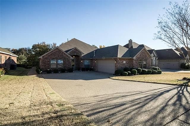 1st image of 530 Oak Leaf Ct
