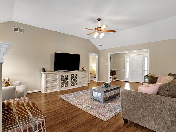 3rd image of 260 Cotton Bend Dr